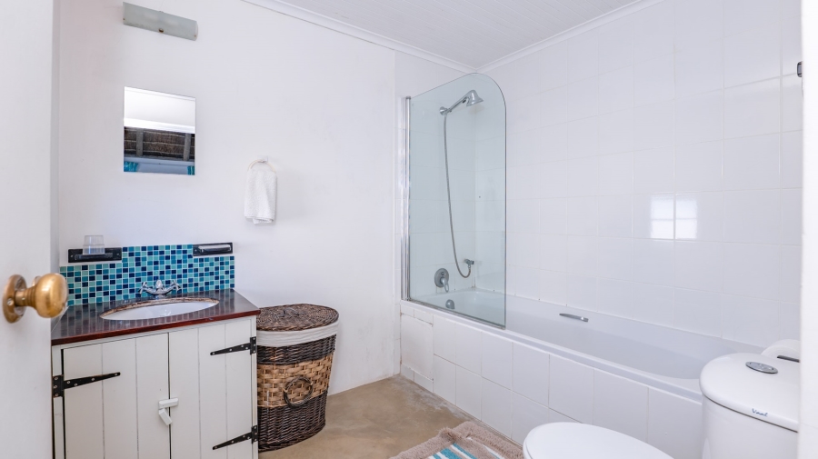 6 Bedroom Property for Sale in Struisbaai Western Cape
